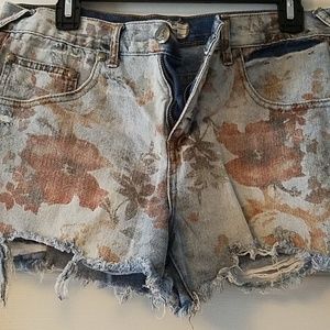 FREE PEOPLE floral destroyed denim shorts s29